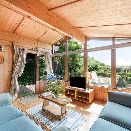 Scandinavian Style Lodge In Rock Wadebridge Bagian luar foto
