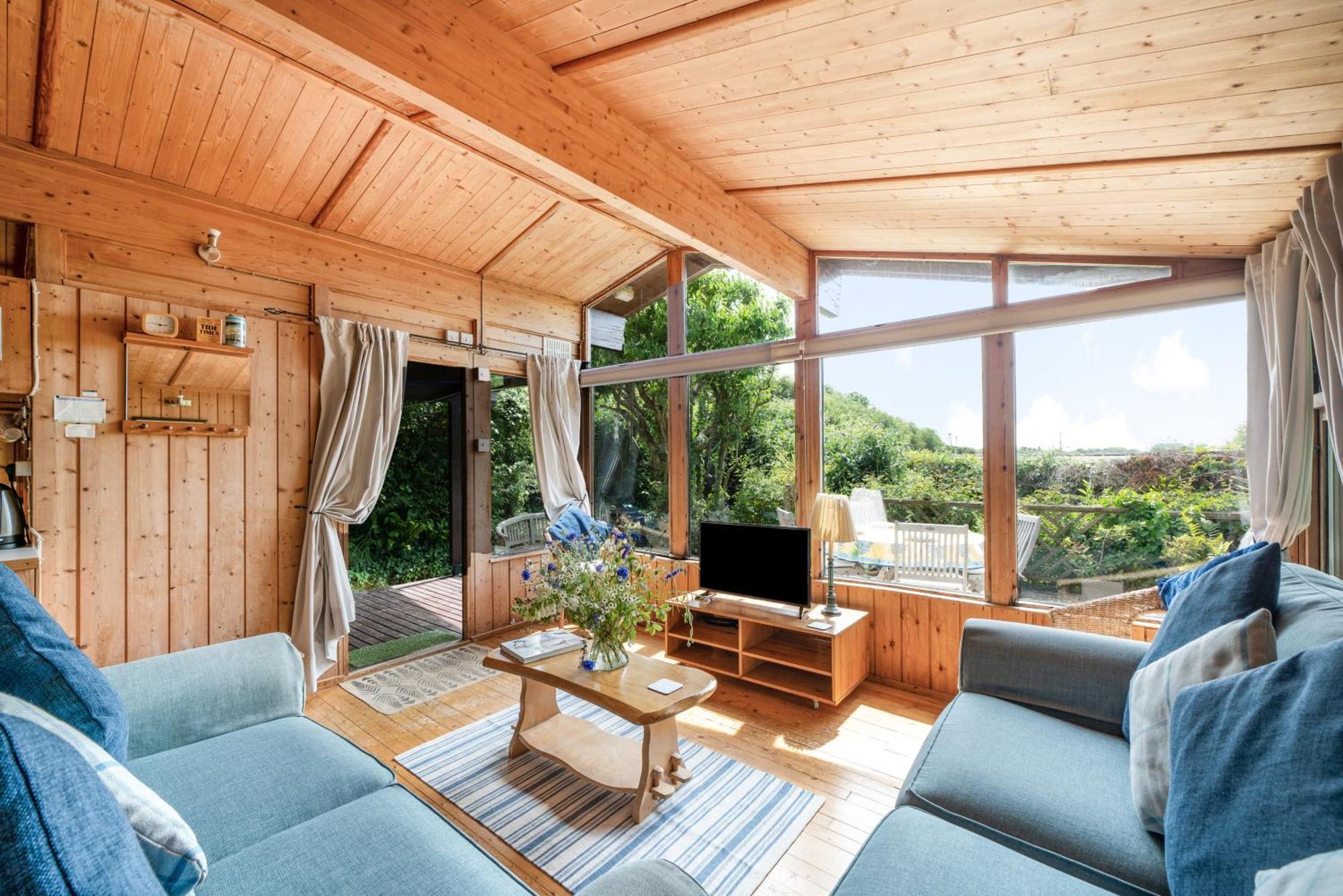 Scandinavian Style Lodge In Rock Wadebridge Bagian luar foto